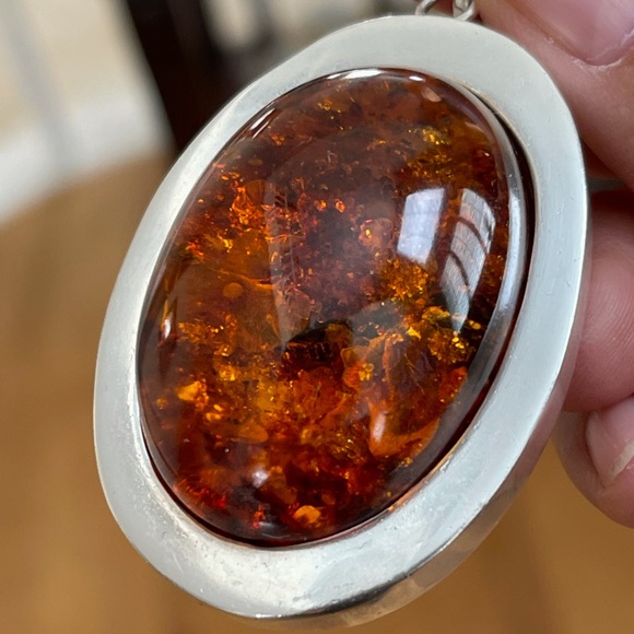 Huge oval cabochon Baltic honey amber sterling silver pendant & chain - Picture 2 of 15